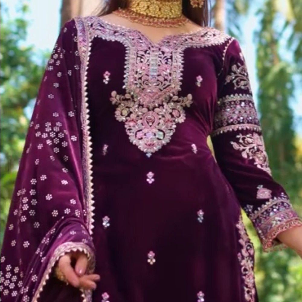 Indian / Pakistani Deep Purple Heavy Embroidered Velvet Palazzo Suit - Picture 7 of 9